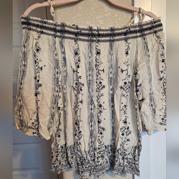 Rewind Tops - Rewind Off-Shoulder Floral Top - Black and White